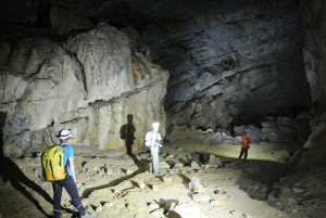 HungTon-dry-cave2-300x2011 Tu Lan cave system tour 3Days